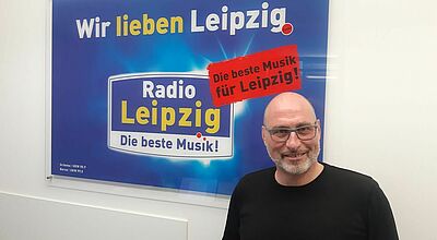 LMX-Vertriebschef Mario Krug wirbt im Radio für die sächsischen Reisebüros. Foto: LMX
